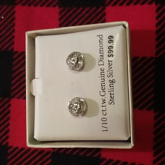 Sterling Silver 1/10 CT. TW. Genuine Diamond Earrings. Brand New. NWT - Picture 2 of 6